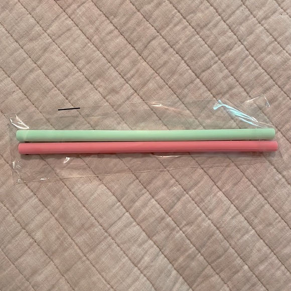 Pura Vida String Bracelet, 2 Stickers, 2 Silicone Straws, and PV Gift Box NWT - Picture 7 of 8
